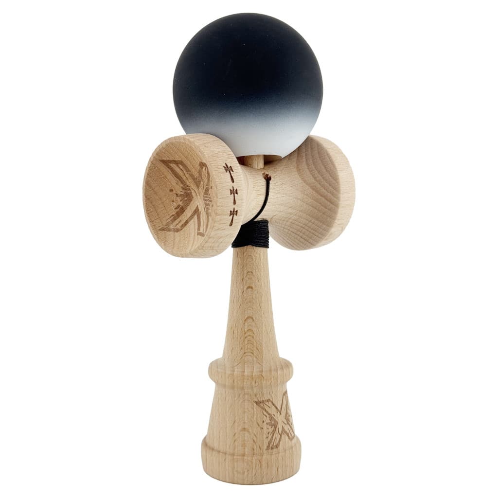 Jucarie lemn Kendama X, Rubber Grip, cupe mari V3, gaura in basecup, rulment, ata rezerva, negru/alb — varianta 2