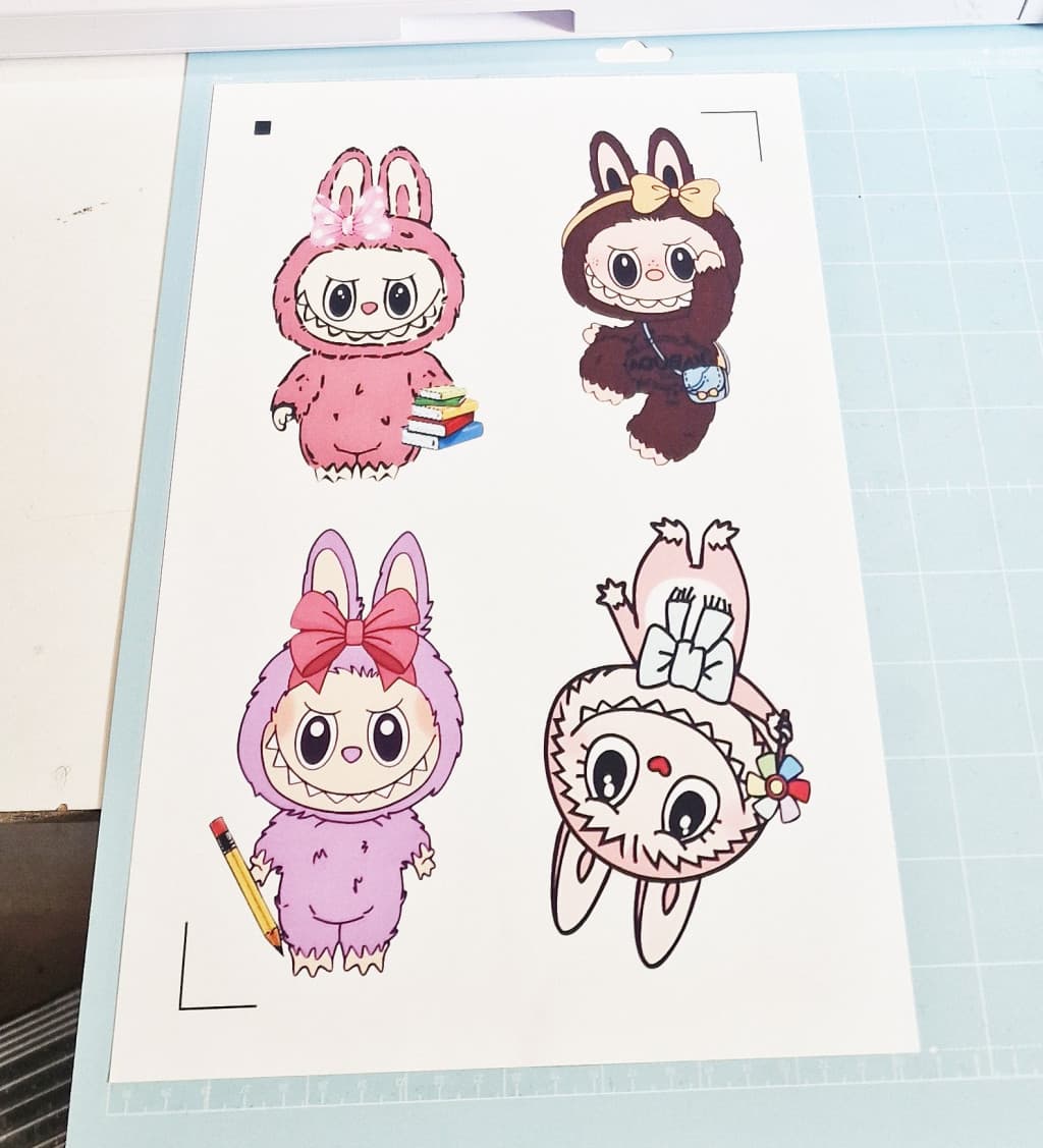 Sticker termo aplicabil pentru tricouri sau alte materiale textile albe, 13 x 13 cm, model Stitch 1 — 3