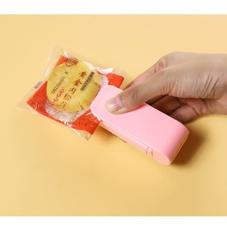 Mini aparat de sigilat pungi, etansare prin caldura, spate magnetic, roz — varianta 2