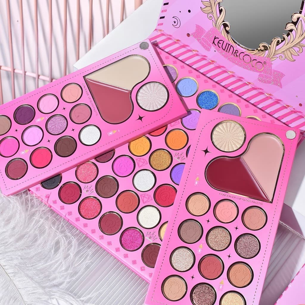 Trusa de machiaj KEVIN & COCO, Princess Palette, fard de pleoape, iluminator, corector, ruj, 79 culori, 19.7 x 20 x 2 cm — principală