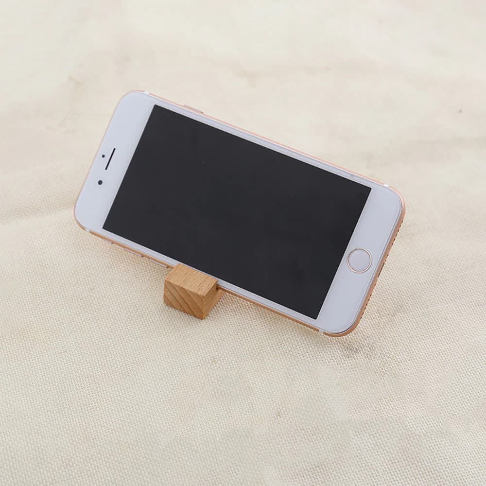 Breloc din lemn, functie suport telefon sau tableta — varianta 2