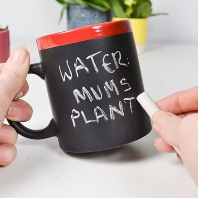 Cana ceramica neagra, functie tabla de scris, creta inclusa, negru/rosu — principală