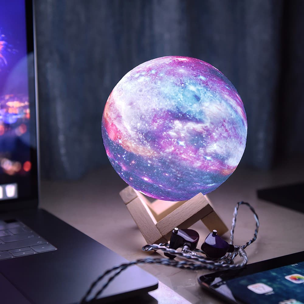 Lampa de veghe in forma de luna cu stele 3D Moon Light, alimentare baterii, stand din lemn inclus, 14 cm 2