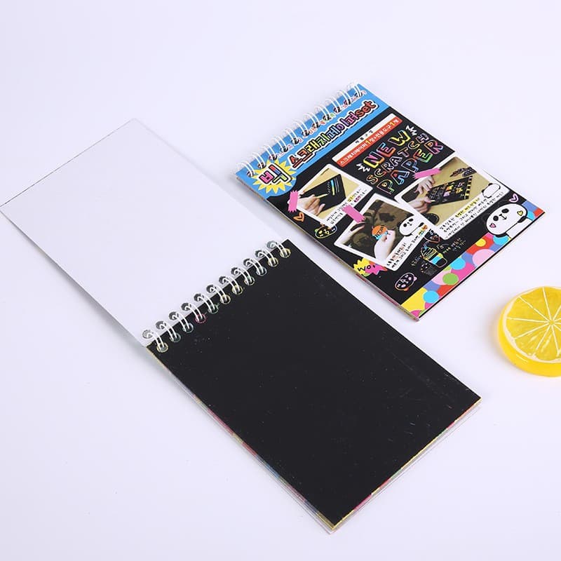 Caiet cu 10 fise razuibile DIY Magic Scratch, 20 cm x 13.5 cm, curcubeu, creion lemn, cartonase negre, multicolor 2