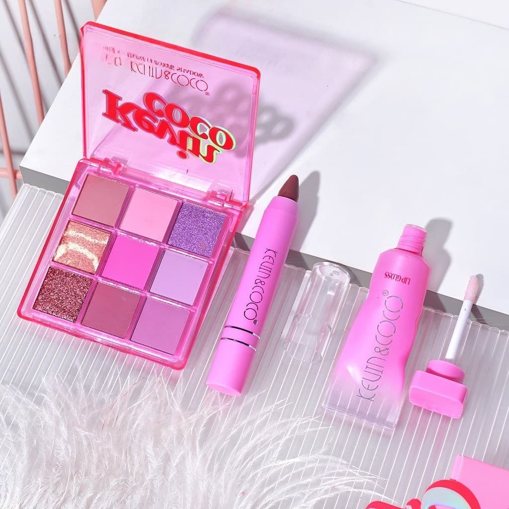 Set 3 produse machiaj KEVIN & COCO, Pink Hearted, 9 culori, 15.5 x 13 x 3.4 cm