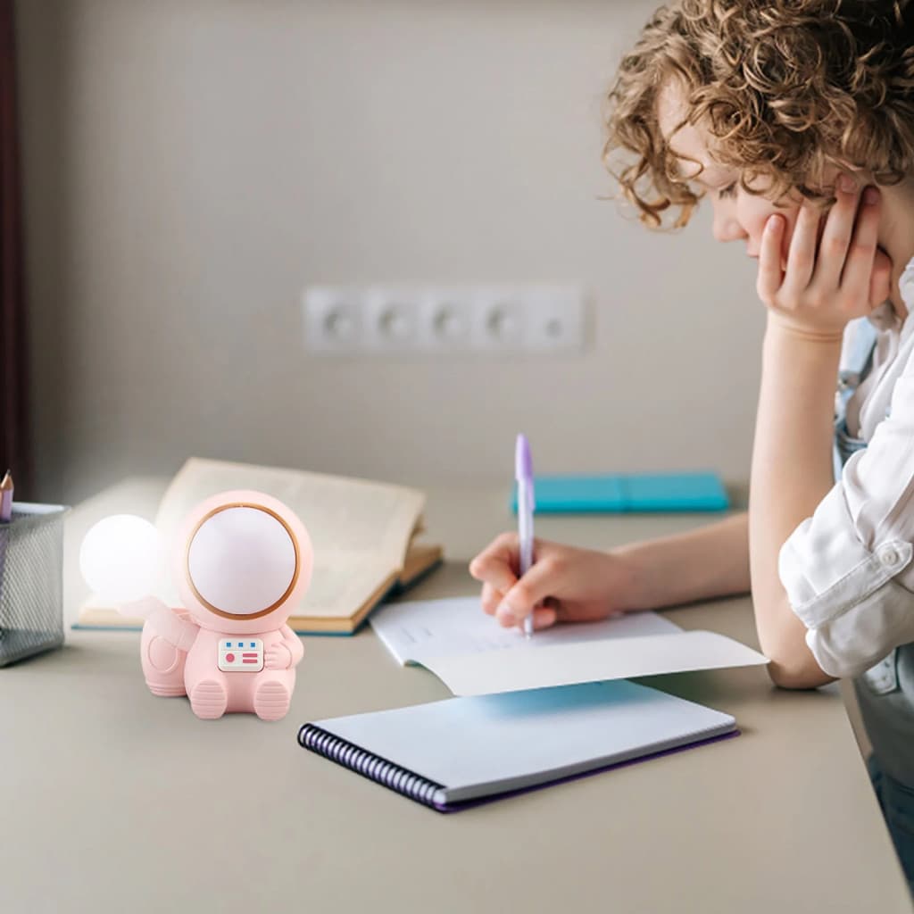 Lampa LED 2 in 1, cu ascutitoare si suport creioane, astronaut roz — 3