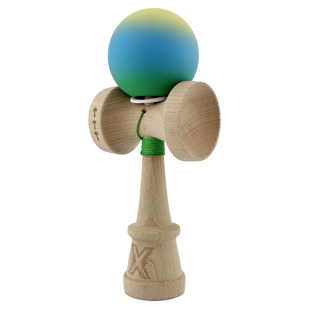 Jucarie lemn Kendama X, Rubber Grip, cupe mari V3, gaura in basecup, rulment, ata rezerva, verde/galben/albastru — 2